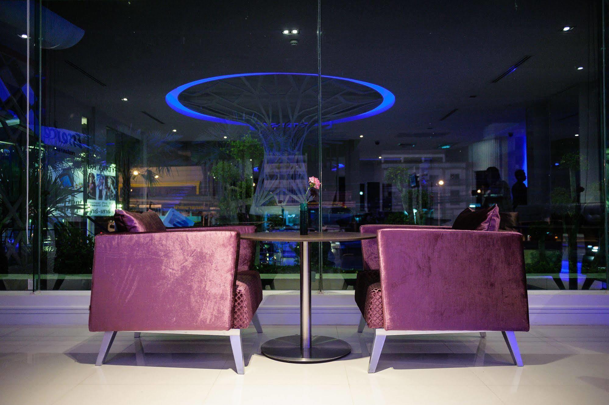 The Paradiso Jk Design Hotel Накхонсаван Экстерьер фото