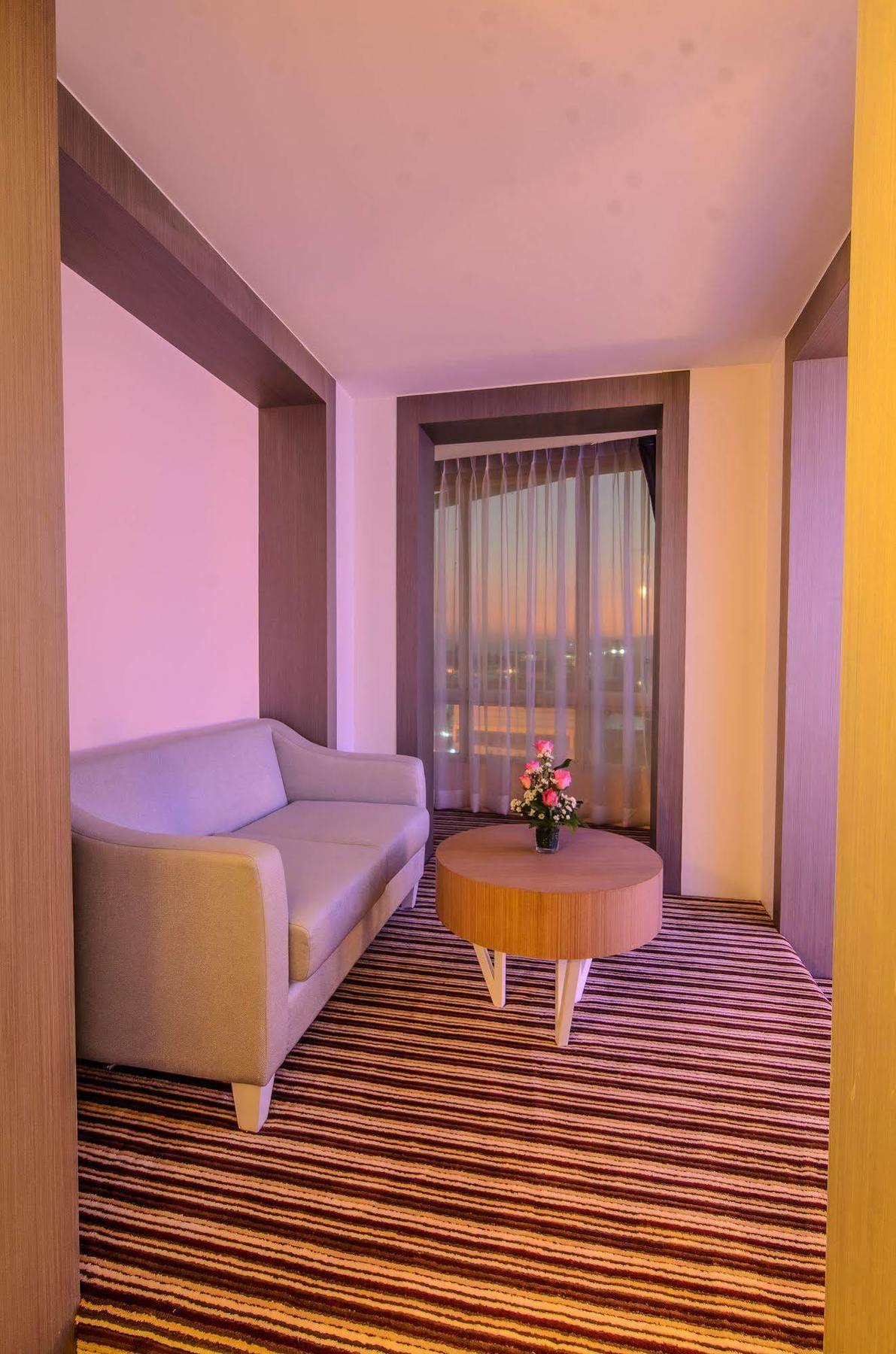 The Paradiso Jk Design Hotel Накхонсаван Экстерьер фото