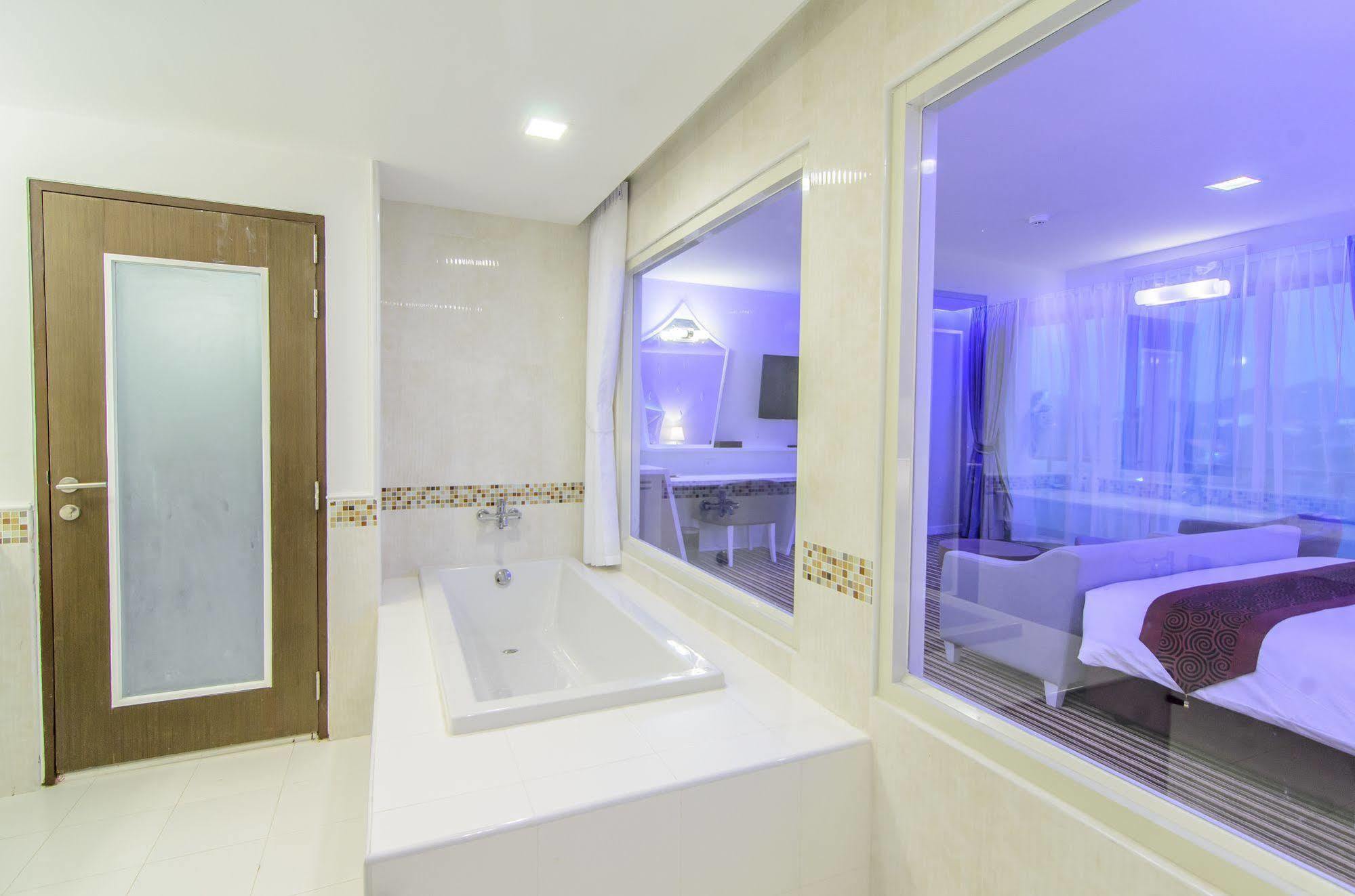 The Paradiso Jk Design Hotel Накхонсаван Экстерьер фото