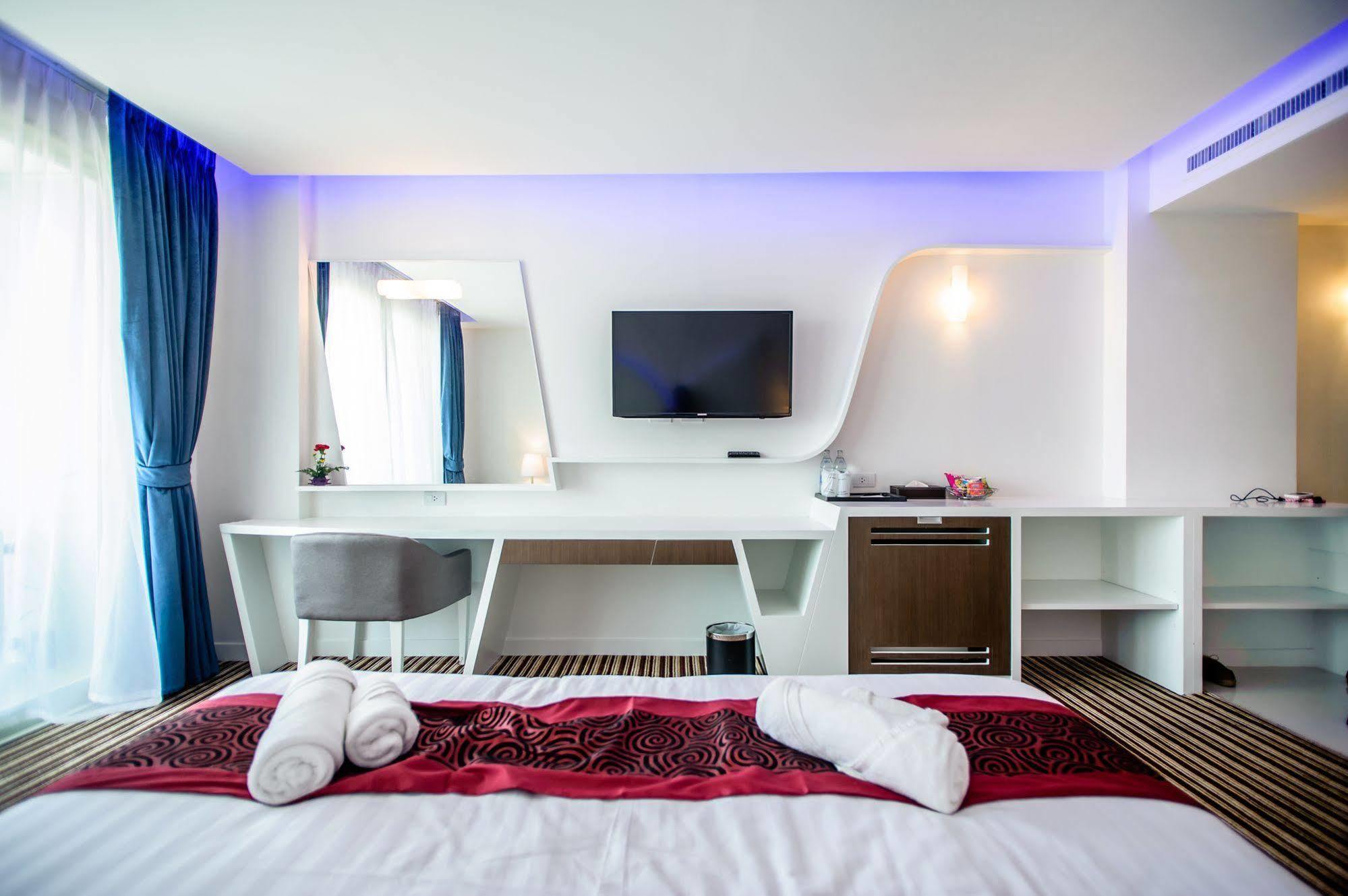 The Paradiso Jk Design Hotel Накхонсаван Экстерьер фото